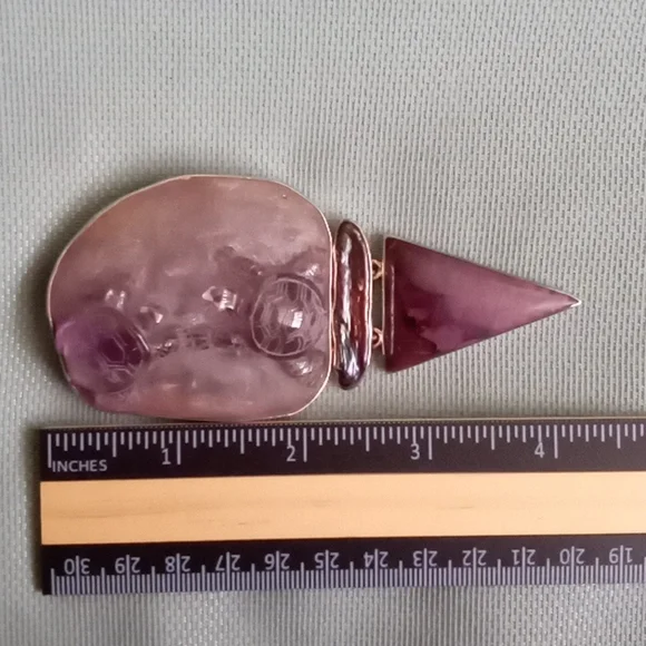 ARTIST MADE CARVED AMETHYST, IRRADIATED PEARL AND CHAROITE PIN/PENDANT - Picture 7 of 10